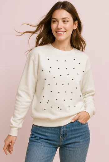 BUZO CREMA CON ESTAMPADO DE ESTRELLAS