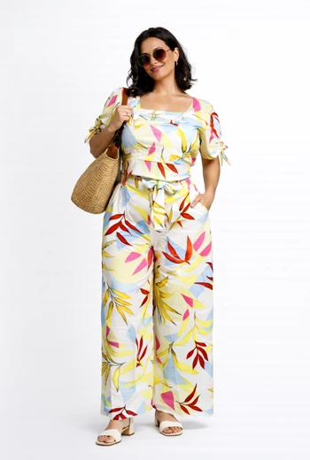 CONJUNTO PALAZZO CON ESTAMPADO TROPICAL PASTEL Y LAZO EN CINTURA